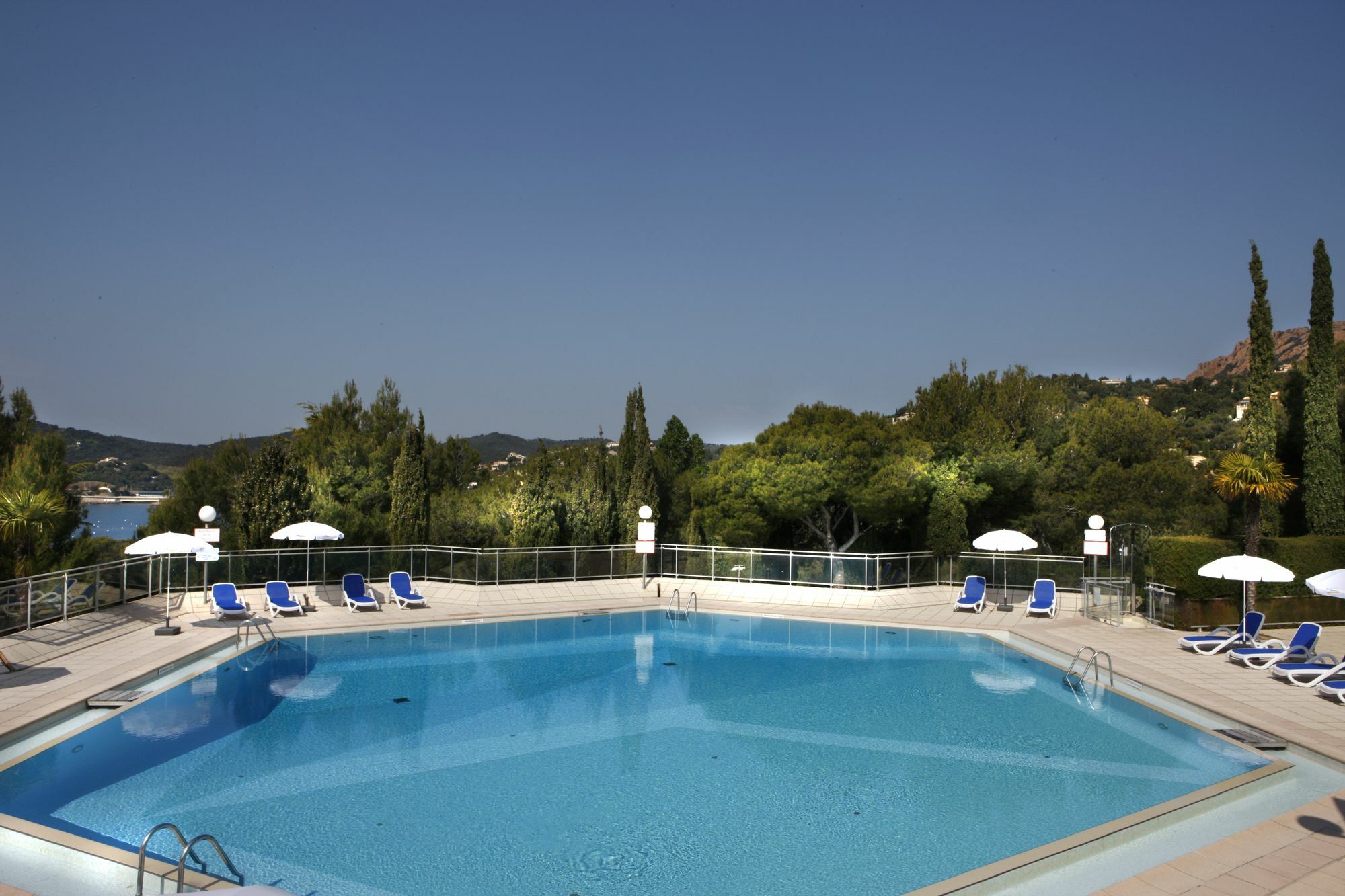 Village Club Les Mas De L'Esterel Сен-Рафаэль Экстерьер фото